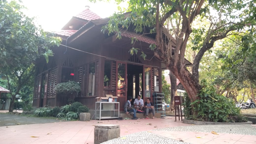 Buka Puasa di Musholla Al Fikri Pasca Sarjana Unhas