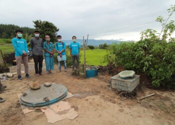 Bangun Jamban untuk Ambe Mesa di Tondok Bakaru Mamasa