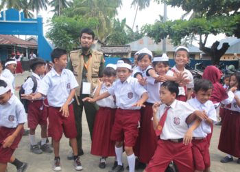 Kelas Inspirasi “Bangun Mimpi Anak Indonesia” Ajakan Terbuka untuk Profesional di Kelas Inspirasi Mamuju 8