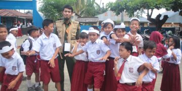 Kelas Inspirasi “Bangun Mimpi Anak Indonesia” Ajakan Terbuka untuk Profesional di Kelas Inspirasi Mamuju 8